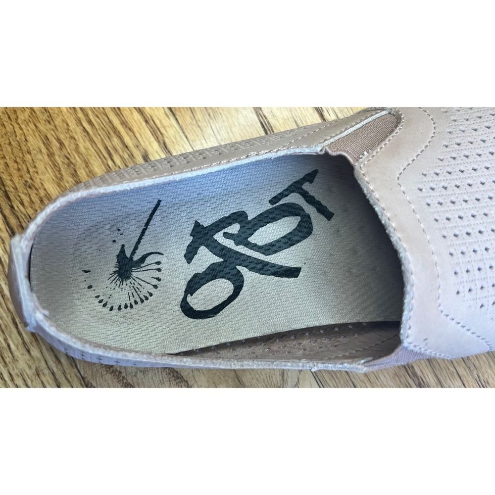 OTBT Women’s Cocoa Tan “Universe” Slip On Perforated Leather Flat Shoe Size 7.5 - Picture 10 of 11
